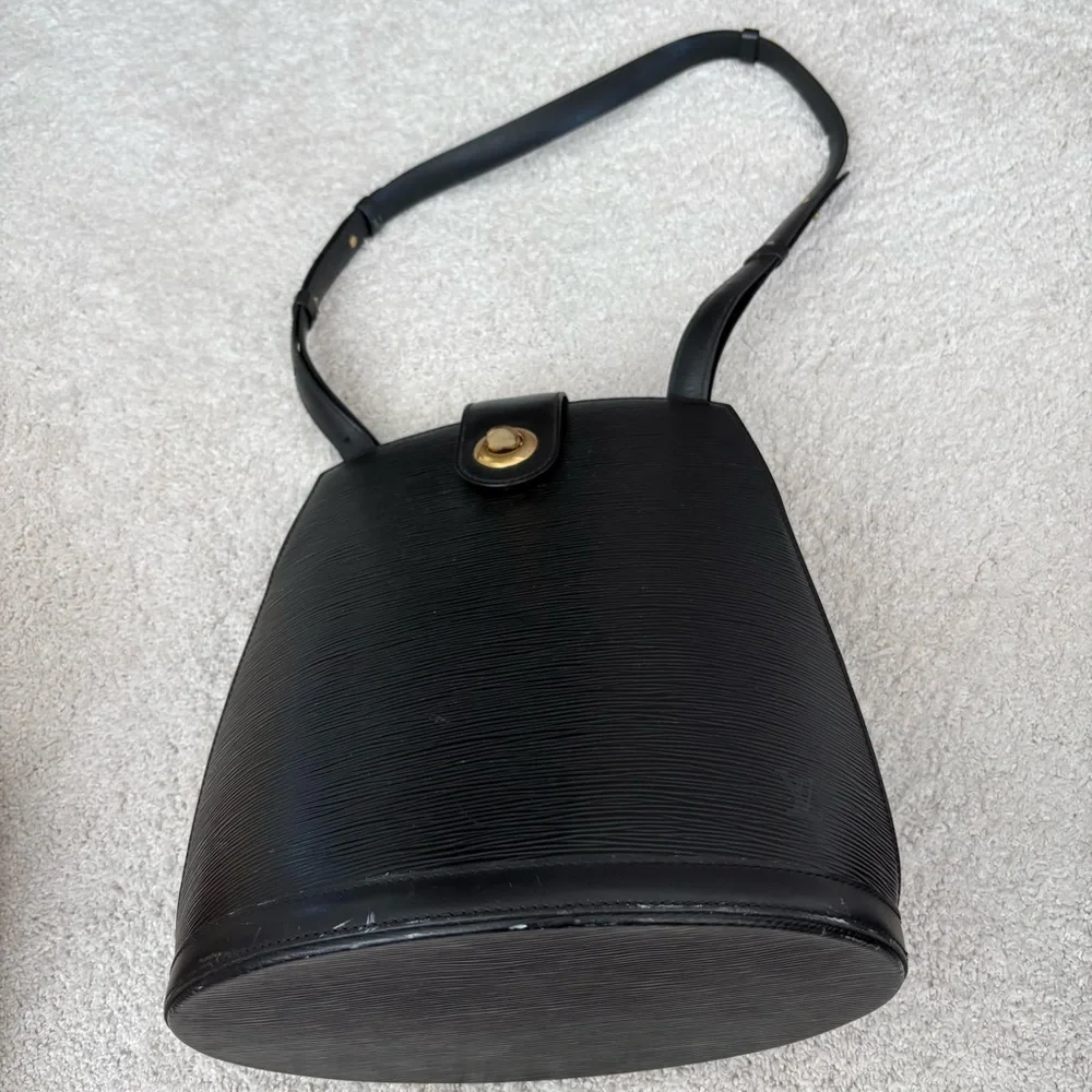 Louis Vuitton Epi Cluny Black Leather Bucket Bag